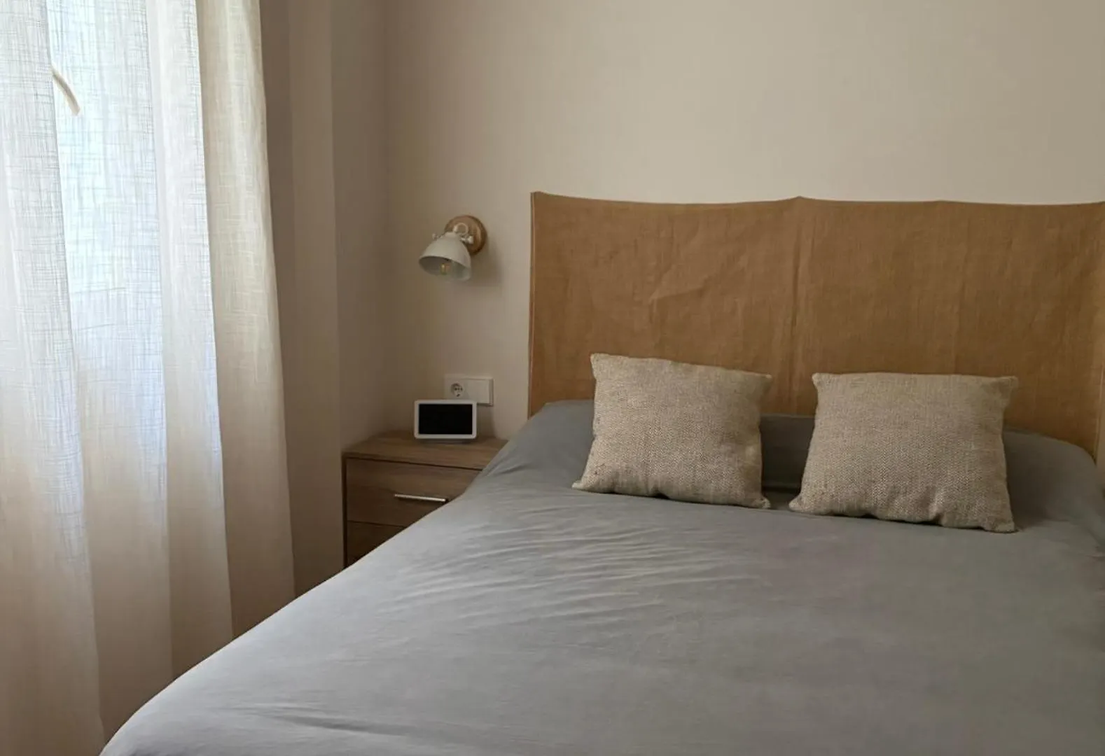 Habitación en casa particular Apartamento Premium En Plaza Mina Minimalismo Y Confort A Pasos Del Mar Cádiz
